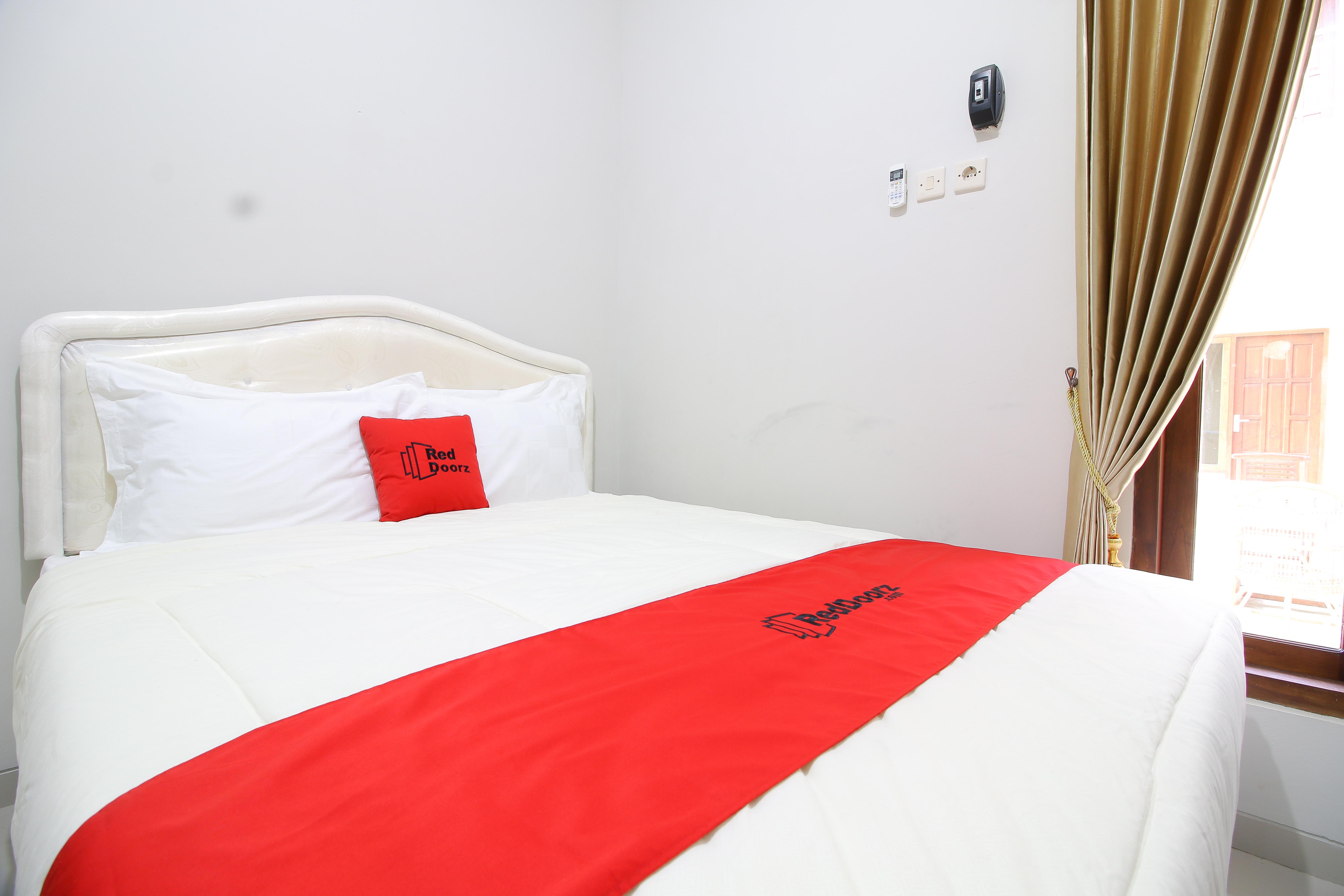 Reddoorz Plus Near Stie Ykpn Maguwo Buitenkant foto