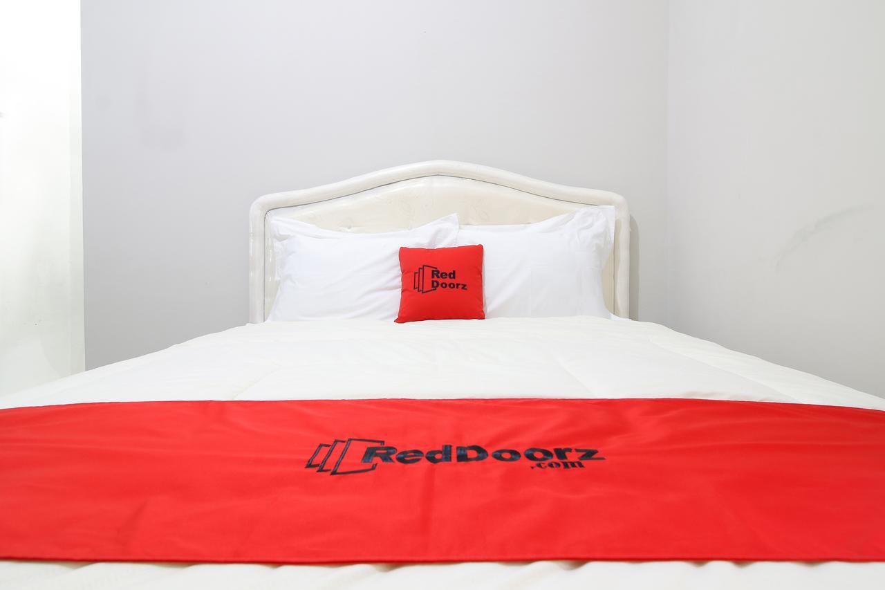 Reddoorz Plus Near Stie Ykpn Maguwo Buitenkant foto